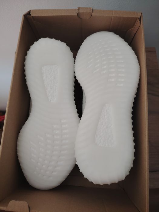 Yezzy Boost 350 V2 mărimea 41 1/3
