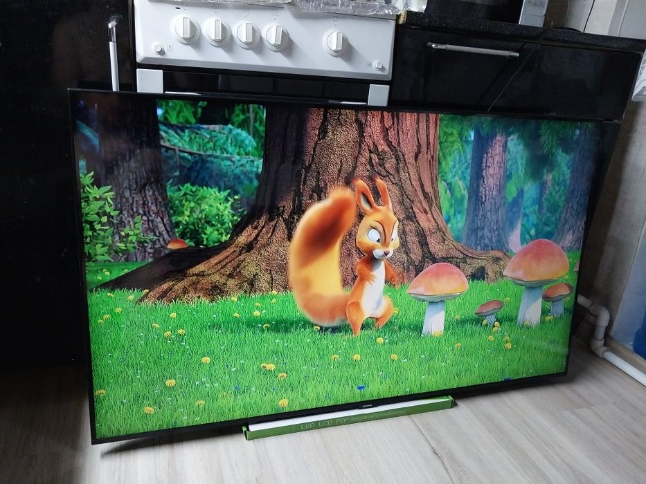Смарт телевизор Samsung 109см 4К.