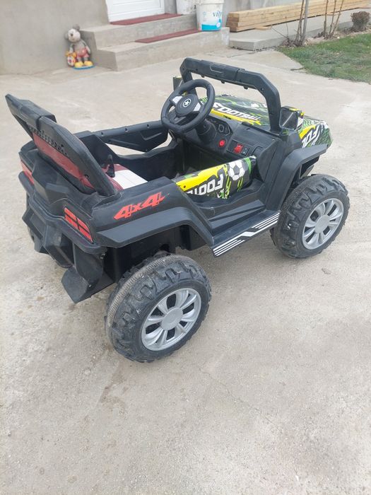 Masinuta electrica  pentru copii 4x4
