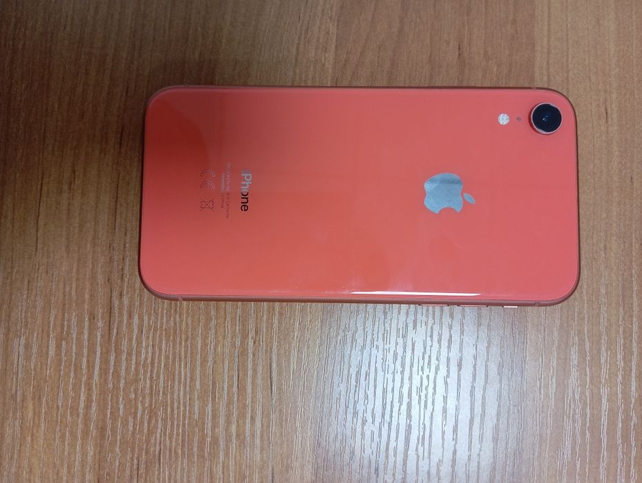 Айфон ХR в красном цвете