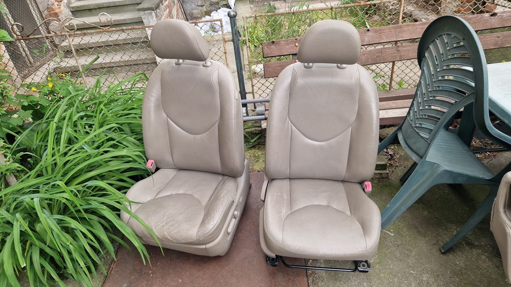 Rav4 кожен салон  2006 2009