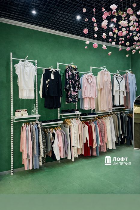 Стеллажи и рейлы для магазина одежды