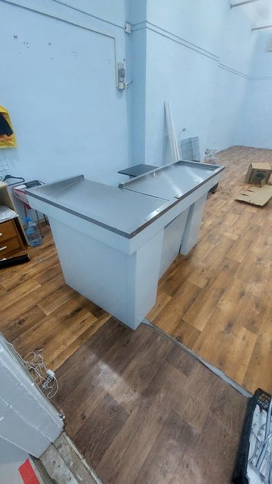 Кассовый стол с широким накопителем