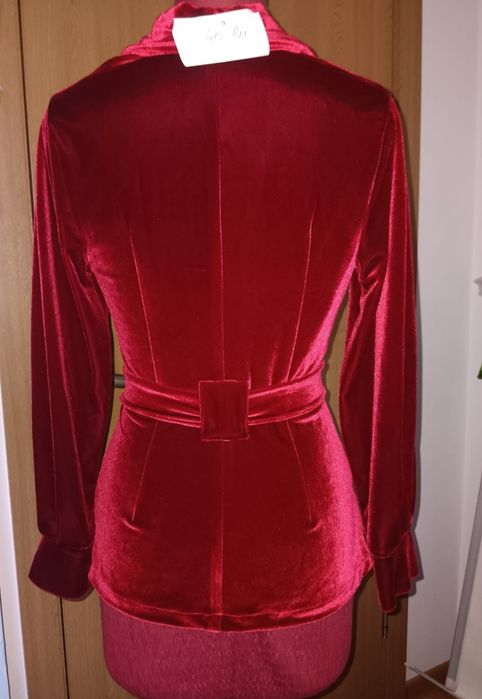 Halat scurt din catifea rosie