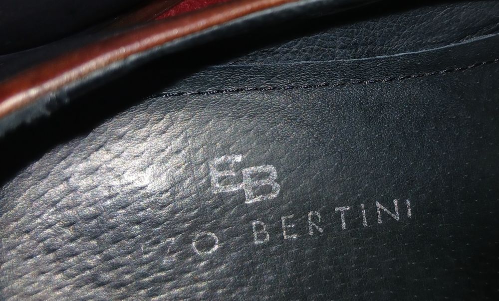 Vând urgent pantofi bărbați din piele naturala mărimea 40