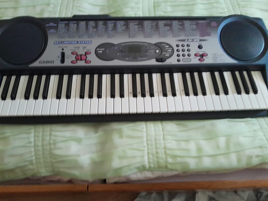 Set instrumente muzicale (orgă electronică + chitară acustică)