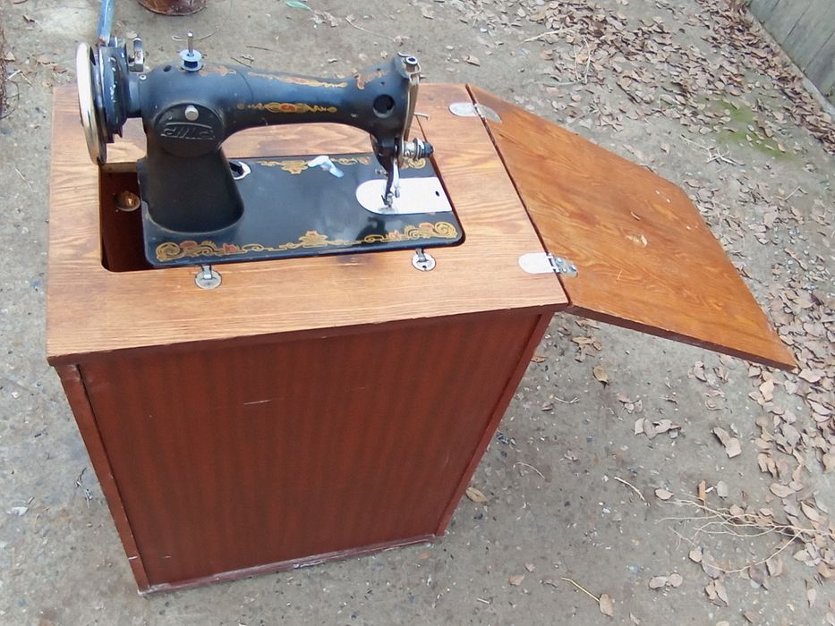 Tikuv mashinasi oyoqda ishlaydigan