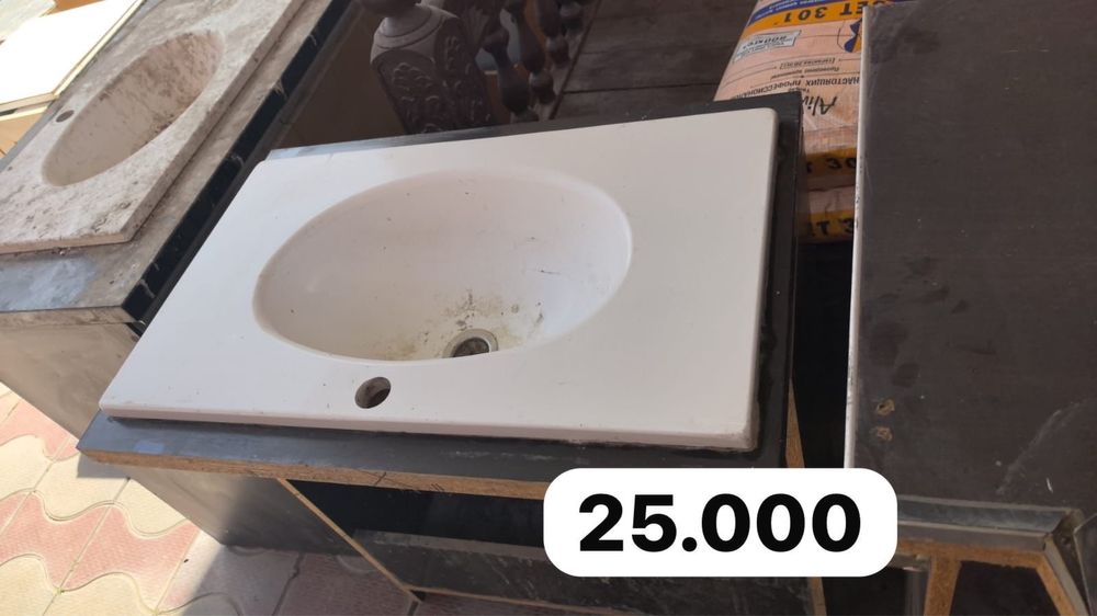 Салон красоты. Кресло. Столы