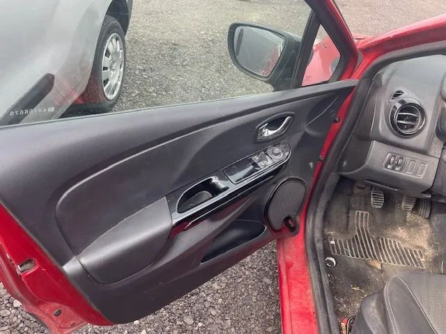 Dezmembrez Renault Clio 4 2013 1.5 DCI 75 cp