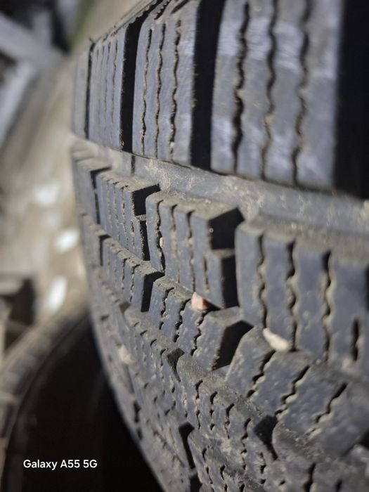 Продам 2 зимних баллона