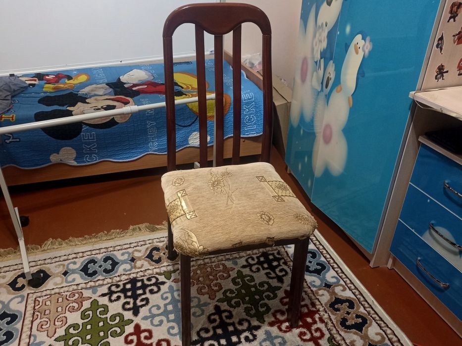 Стулья четыре штуки