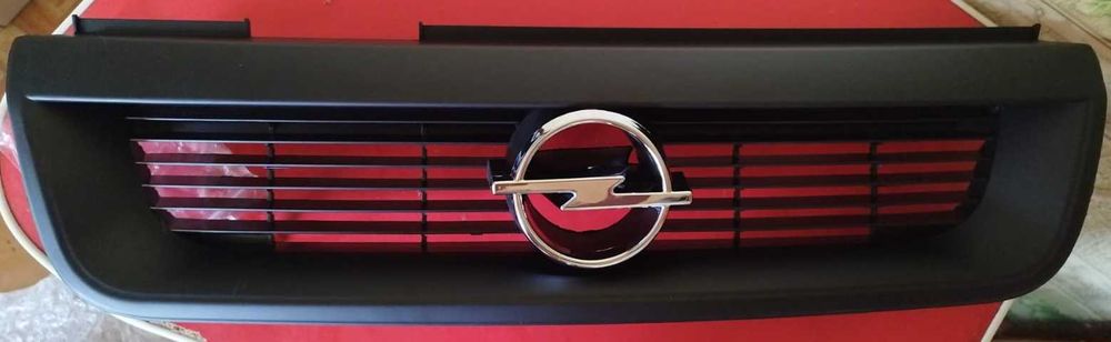 решётка радиатора OPEL Vectra