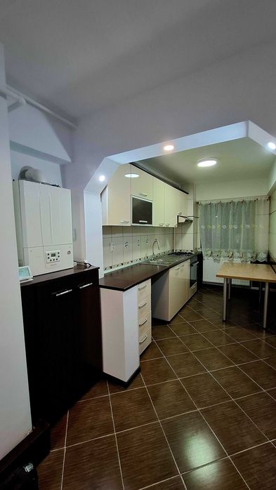 Inchiriez apartament 2 camere, zonă centrală