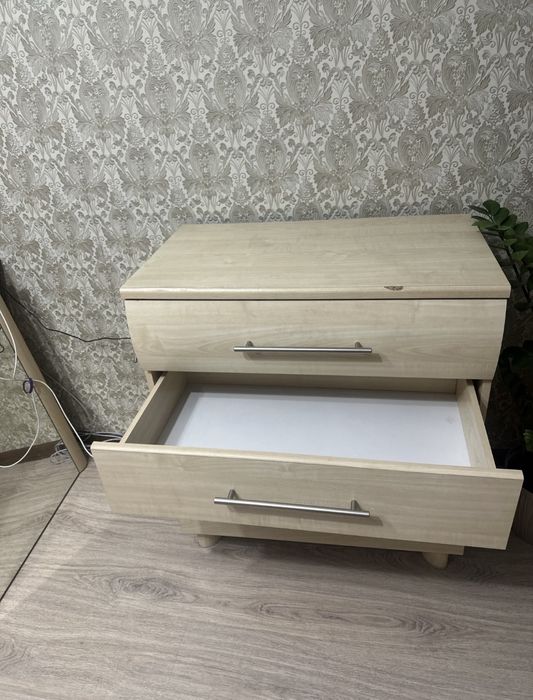 Комод с зеркалом