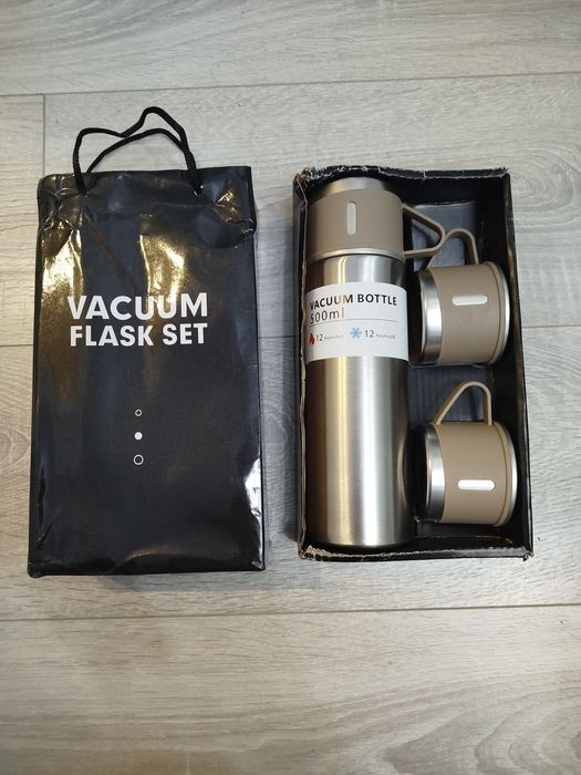 Термос с кружками