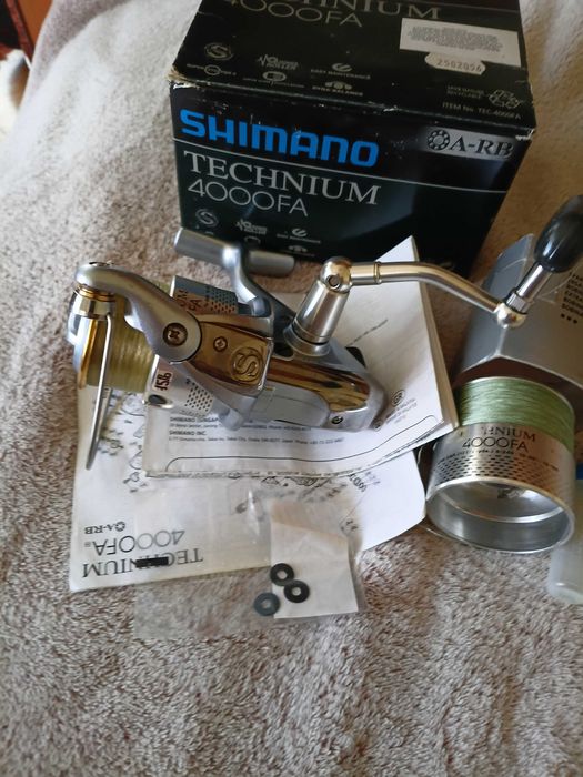 Mulineta Shimano Technium FA4000 cu tambur de rezerva