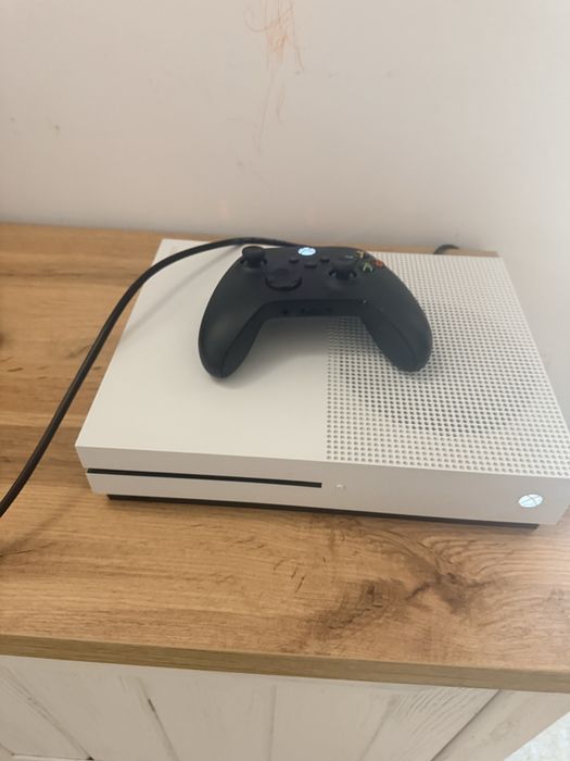 Xbox One S - consola aproape noua