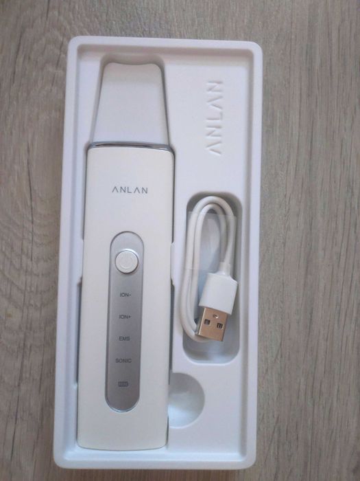 Spatulă ultrasonică pentru curățare facială – nou