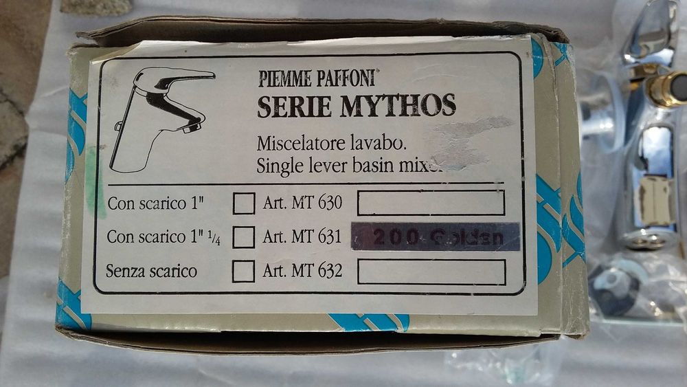 Baterie bideu stativa Mythos, finisaj inox/auriu, noua