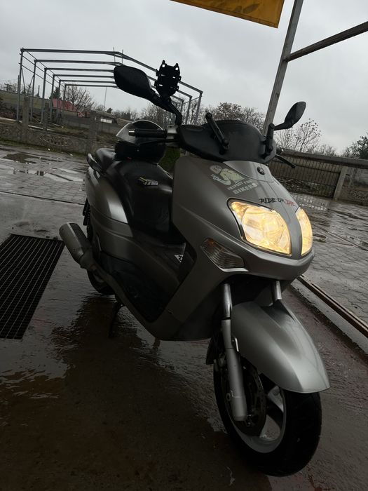 Vand sau schimb ! Yamaha versity 300cc