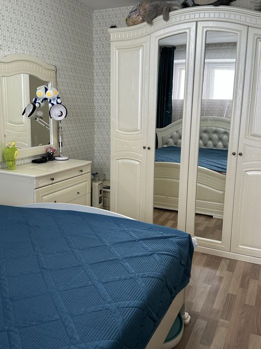 Продам,спальный гарнитур