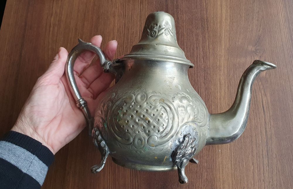 Ceainic alama argintată