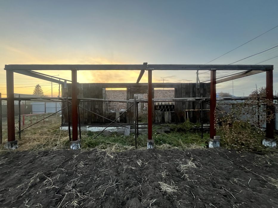 Продам участок, недострой