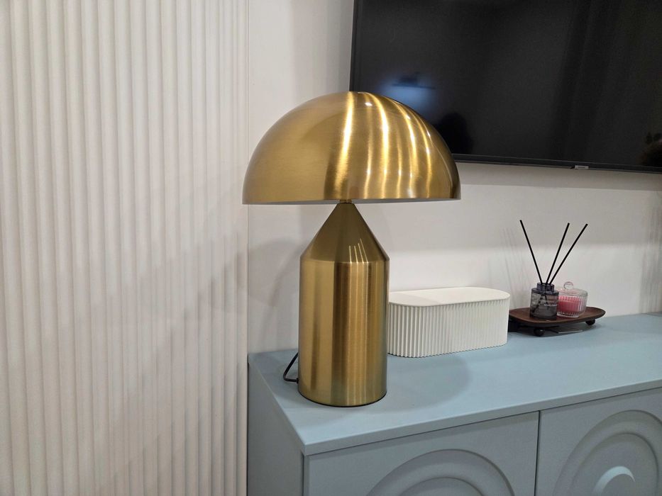 Продам настольную лампу