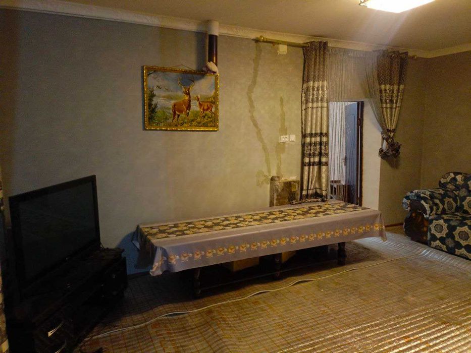 Uy sotiladi ajoyib narxda tayyor uy basseyni xam bor