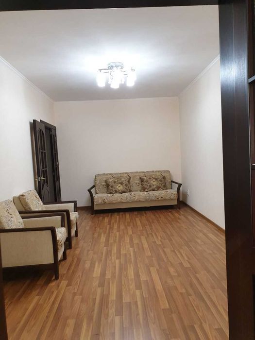 Продается двух-комнатная с ремонтом на первом этаже