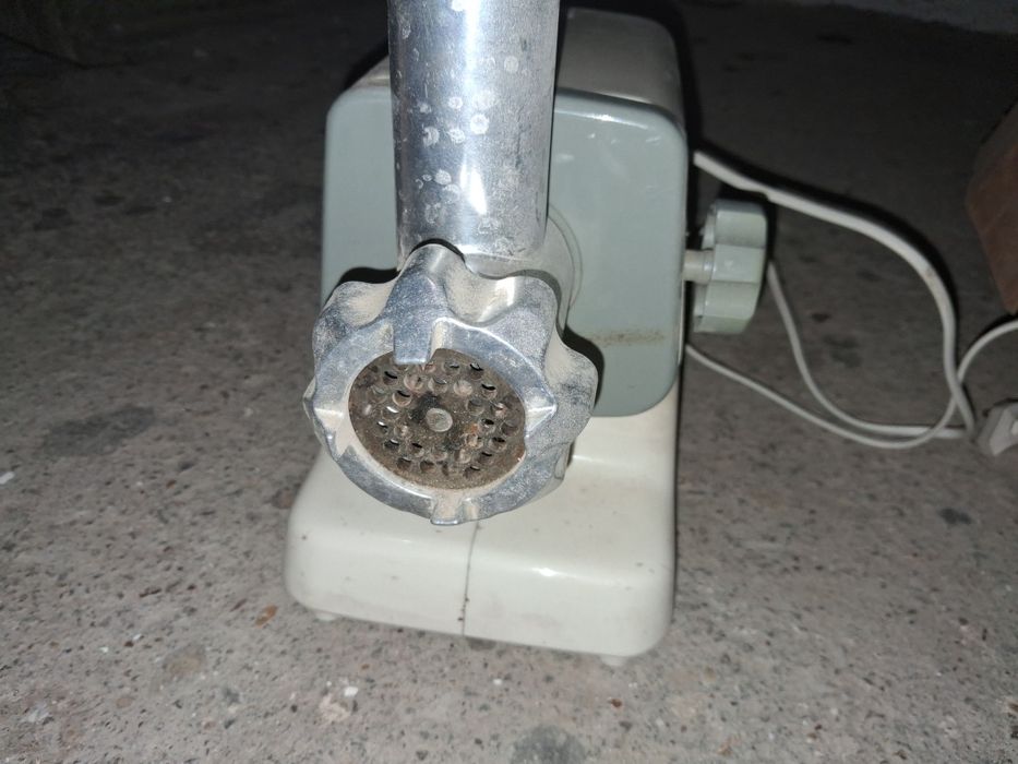 Мясорубка электрическая