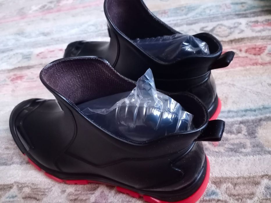 Резиновые кроссовки