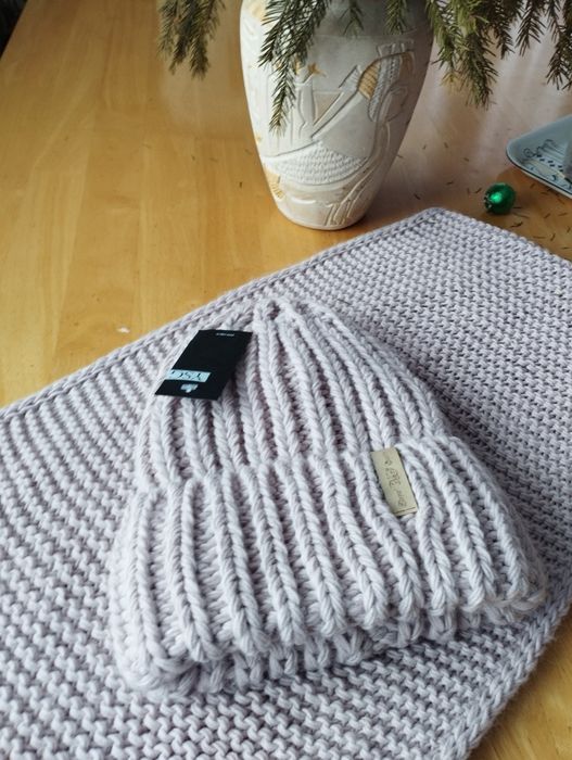 Набор шапка  и снуд