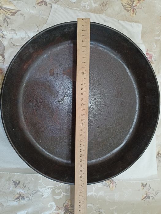 Алюминиевая утятница  и чугунная сковорода