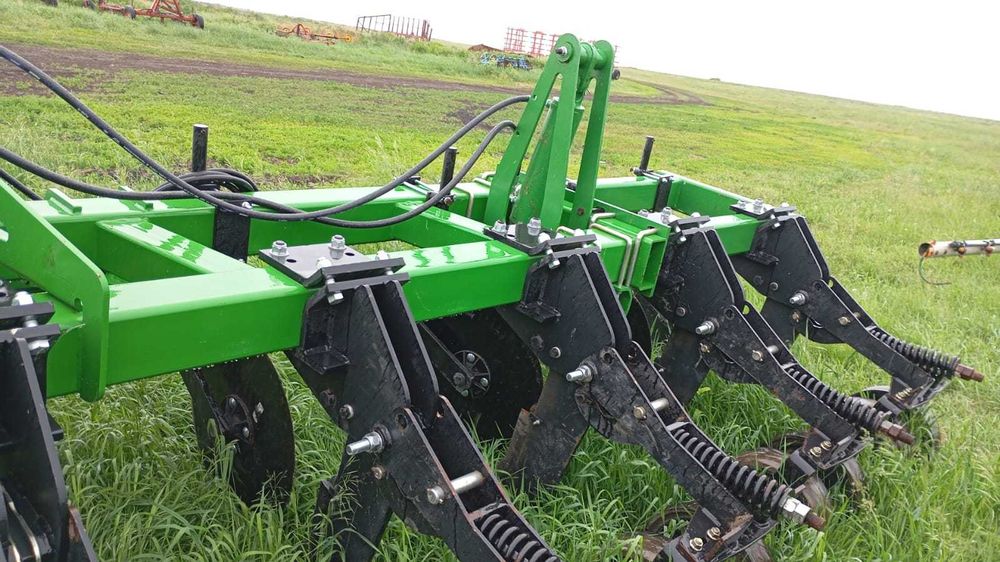 Глубокорыхлитель John Deere 2100