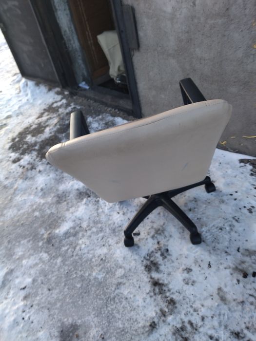 Офисное кресло кожаное