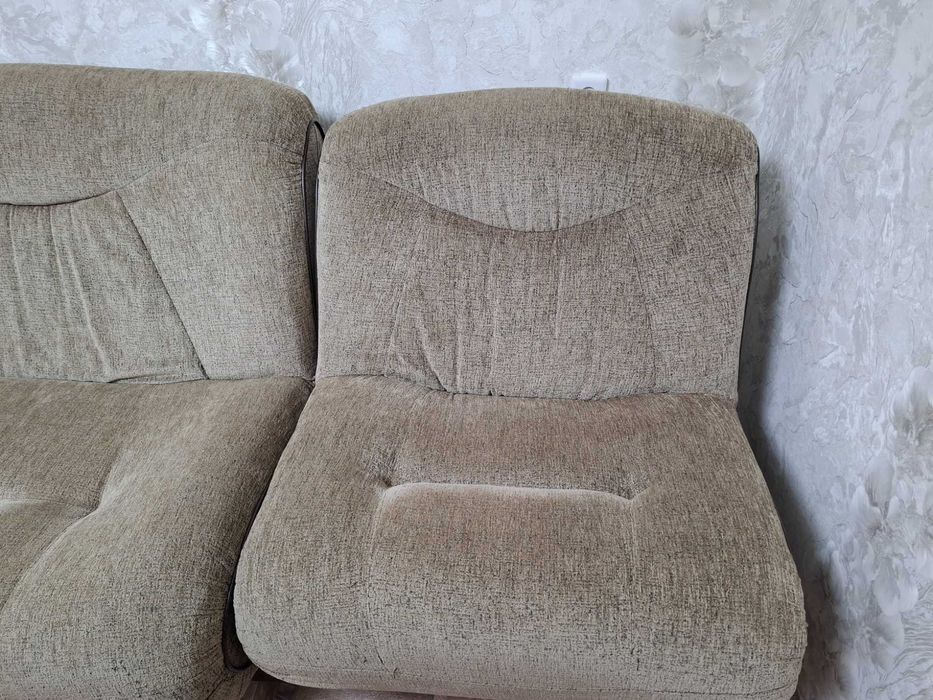 диван с двумя креслами