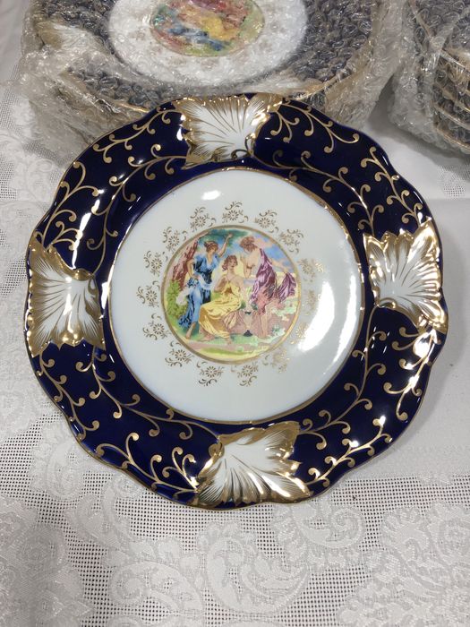 Продаются тарелки Мадонна Чехия оригинал