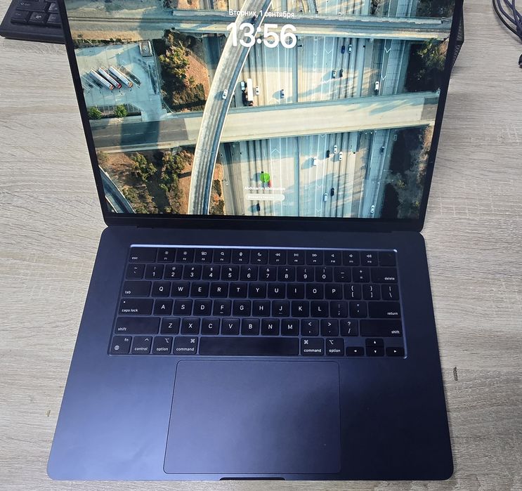 Macbook air 15 , m3 , 8-256 gb