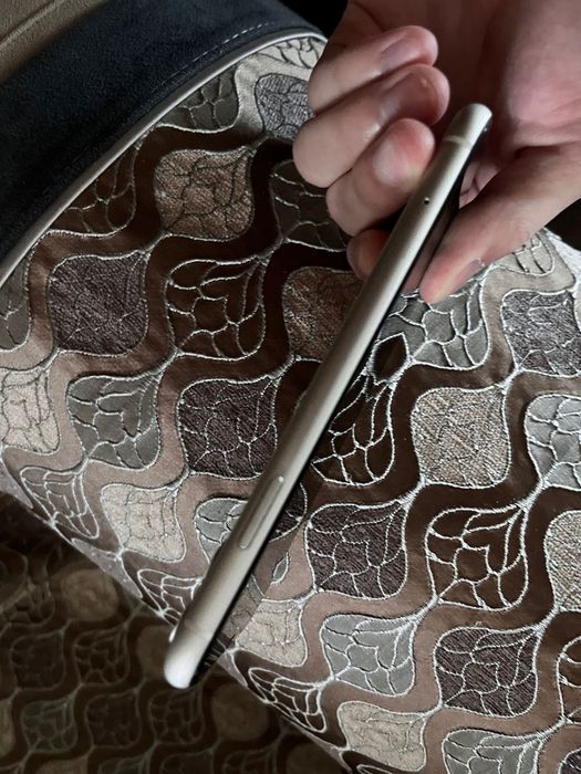 Apple 11. 64 гб  телефон