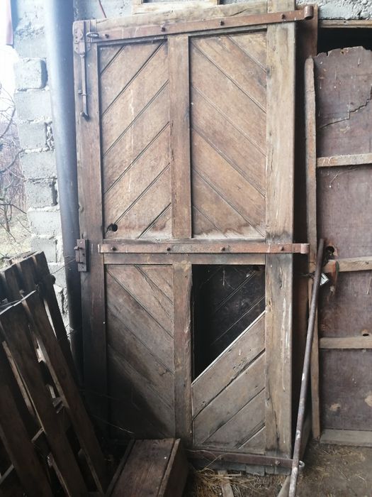 Vând uși crama de vin si țuică