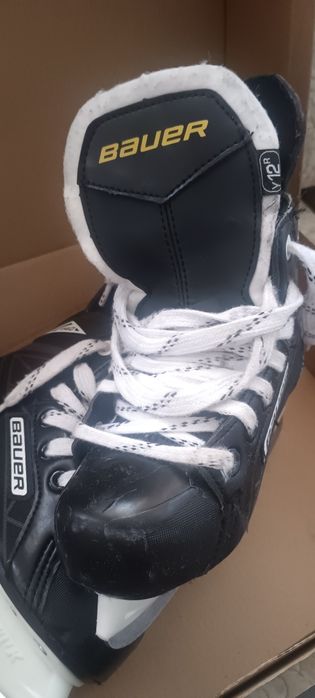 Продам коньки Bauer