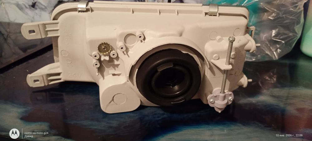 Фара Mitsubishi Chariot и  Space Wagon