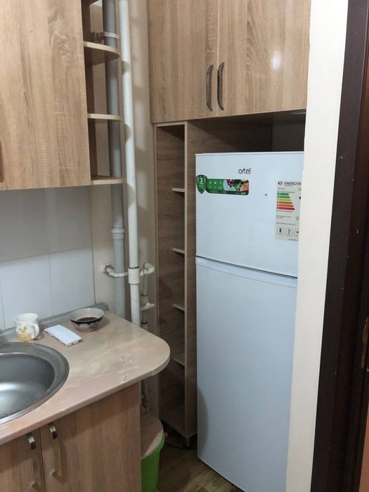 Сергели 7А .3 бекат ёнида  2/1/7 .Срочно сотилади