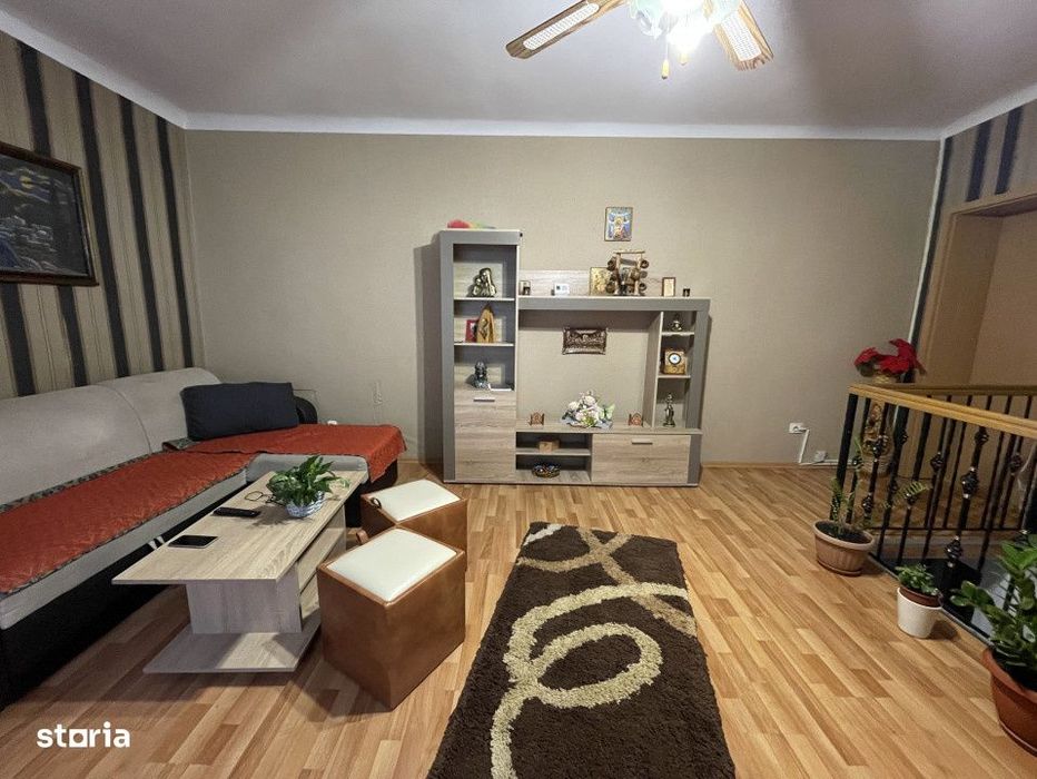 Casa cu doua apartamente si curte zona Turnisor