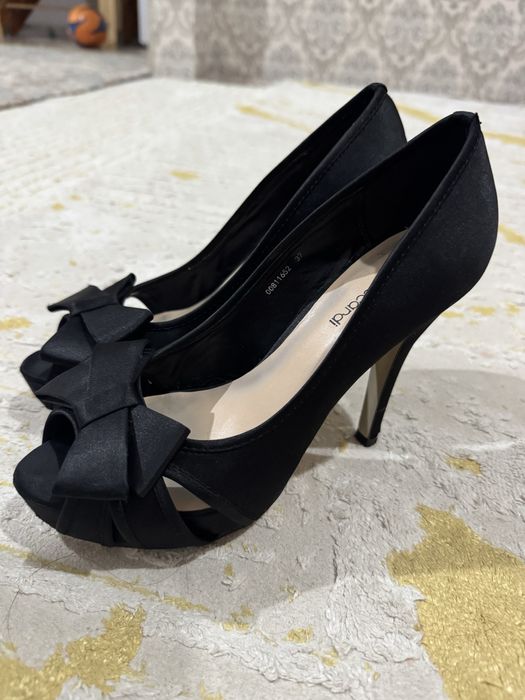 Продам черные туфельки