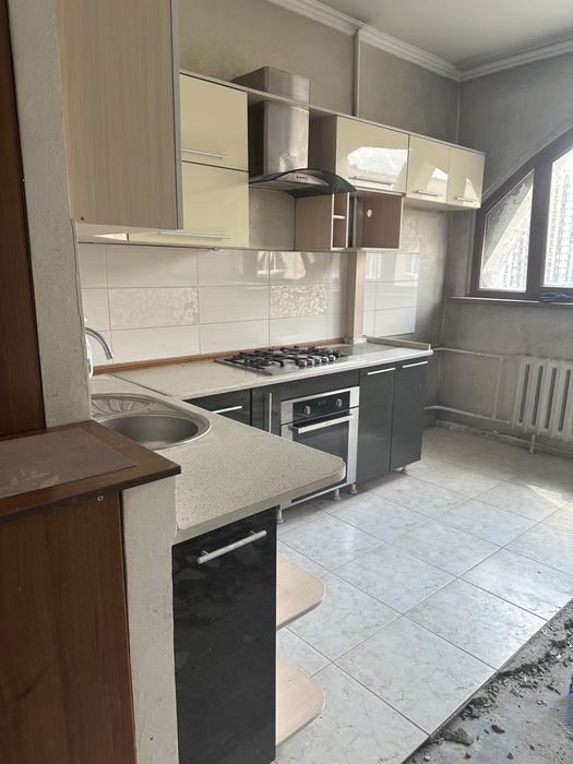 Продам кухню угловую