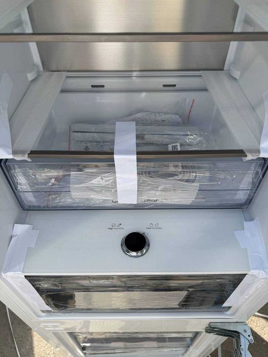 Холодильник встраиваемый Hisense объем 309 л Wi-Fi Metal-Tech Cooling
