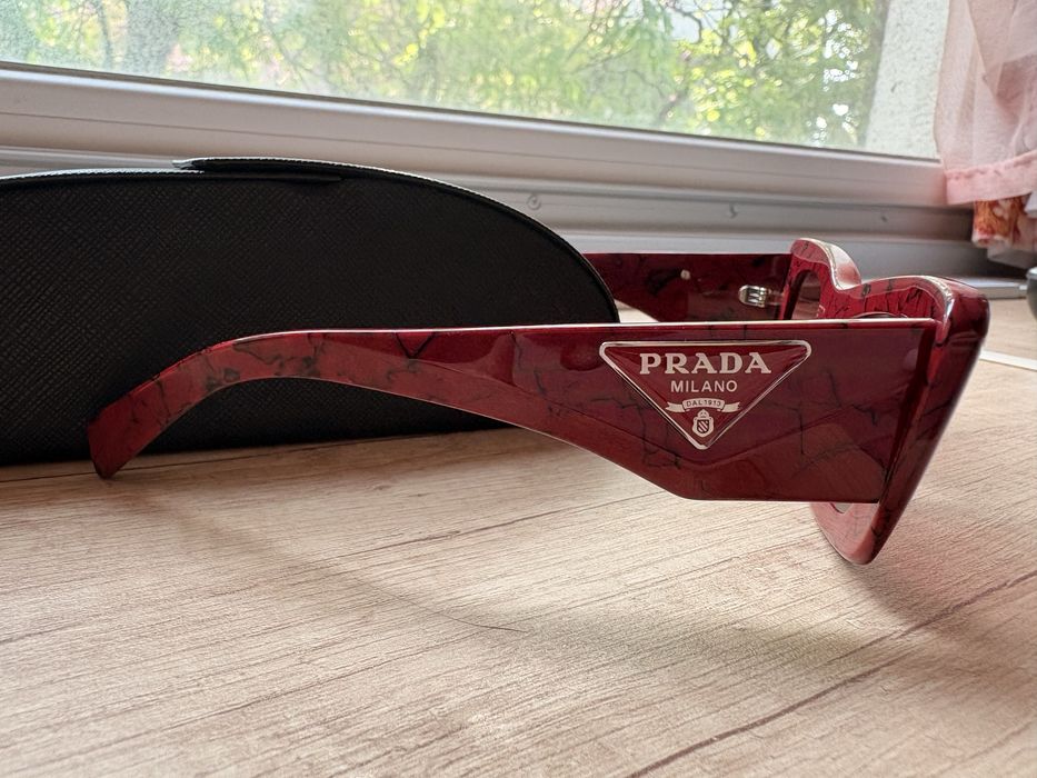 Слънчеви очила Prada Red Marble