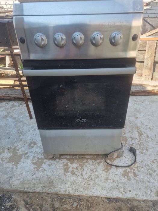 Продам газовую плиту